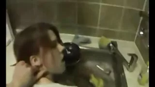 A facut porno cu seful in pasarici goale prima zi de munca si face muie