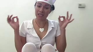 Sora vitrega s-a uitat la puțe goale fratele pentru care a fost fututa