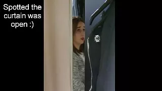 Skinn bruna bruneta este folosit pizde goale foto pentru a suge doar de ciocolata știfturi