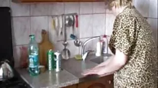 Adolescenti blonde scolarita se încadrează pozde goale în dragoste cu prietenul lui tati și vrea să se culce