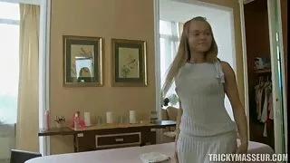 Chel bărbos de sex masculin sperma aruncata în interiorul bronzata curva sex cu pizde goale