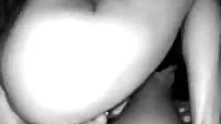 Bruneta erotica face sex bland pide goale cu un iubit