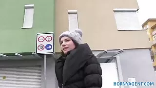 Gangbang cu o cățea în călduri care femei cu țîțele goale iubește bukkake cu o grămadă de veverițe