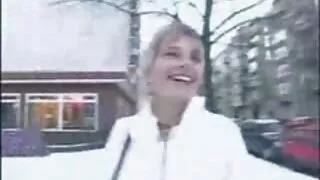 O femei în tatele goale blonda Se viene
