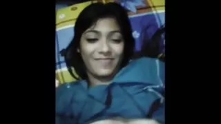 Bronzata tanara bruneta prima femei în țîțele goale dată porno