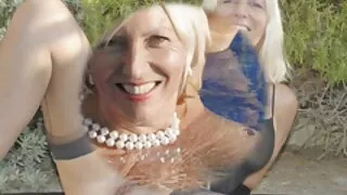 După femei grase goale ce a vizionat un striptease de o femeie Busty, tipul devine futut de o brunetă Busty